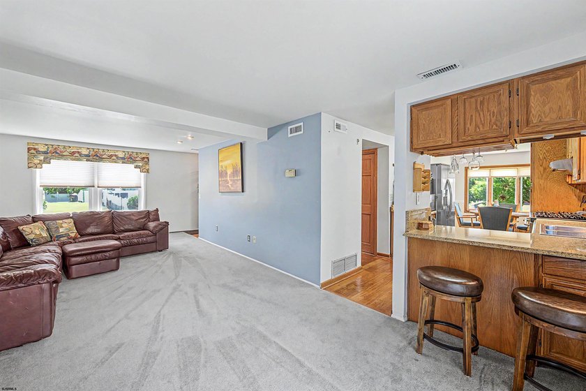 Get ready to move right into this beautifully maintained 2-story - photo 6