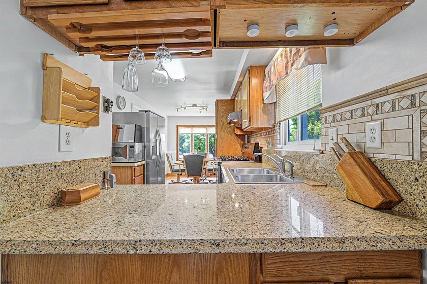Get ready to move right into this beautifully maintained 2-story - photo 7