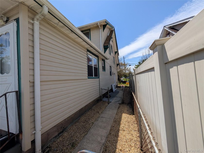 Welcome to this well maintained 5-bedroom, 2-bathroom home in - photo 31