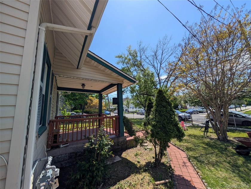 Welcome to this well maintained 5-bedroom, 2-bathroom home in - photo 32