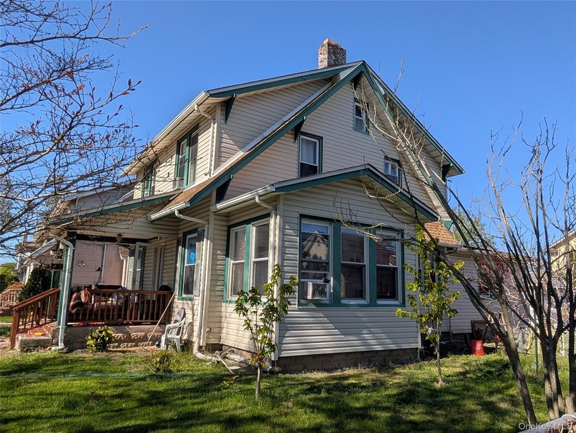 Welcome to this well maintained 5-bedroom, 2-bathroom home in - photo 34
