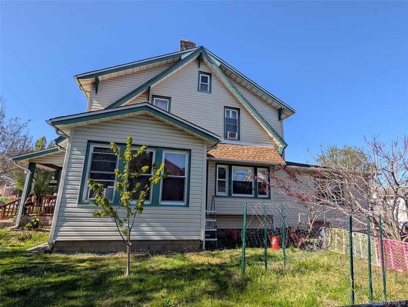 Welcome to this well maintained 5-bedroom, 2-bathroom home in - photo 35