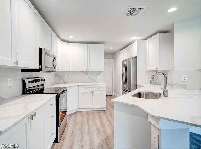 Located in the highly desirable Southwest Cape Coral area, this - photo 5