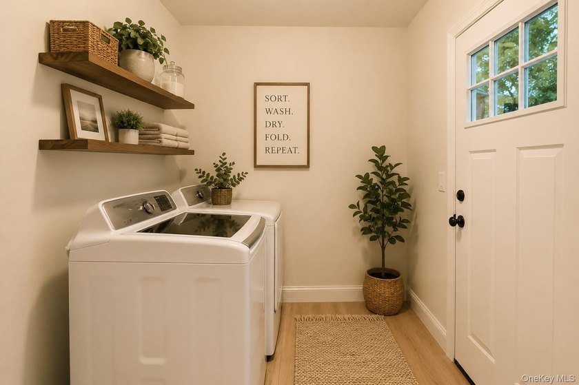 Welcome home to this beautifully renovated, move-in-ready - photo 11