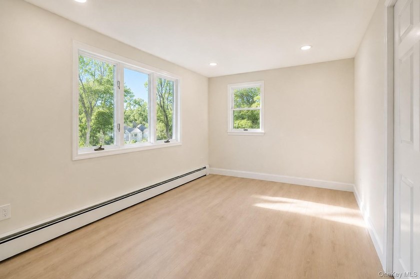 Welcome home to this beautifully renovated, move-in-ready - photo 20