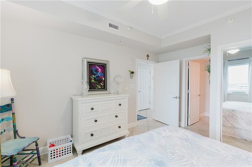 Welcome to Sanibel, where coastal luxury and convenience meet in - photo 8