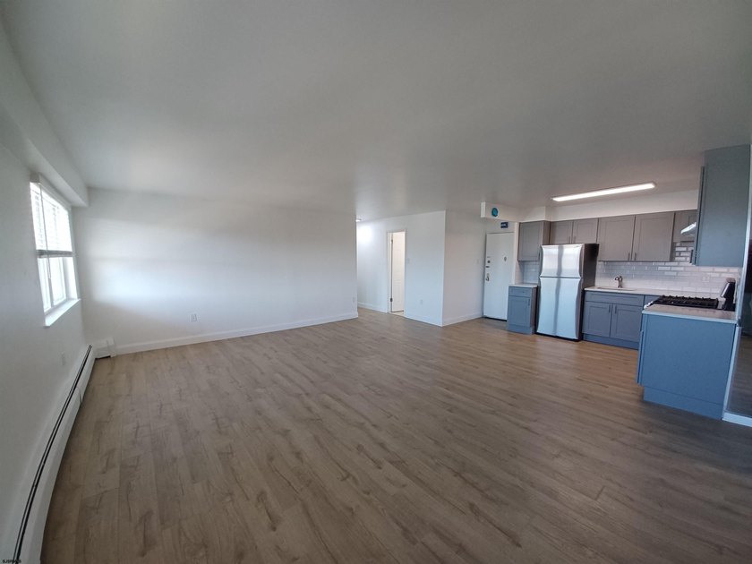 Renovated Two bdrm Condo at the Landmark Towers a block away - photo 8
