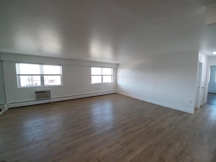 Renovated Two bdrm Condo at the Landmark Towers a block away - photo 10