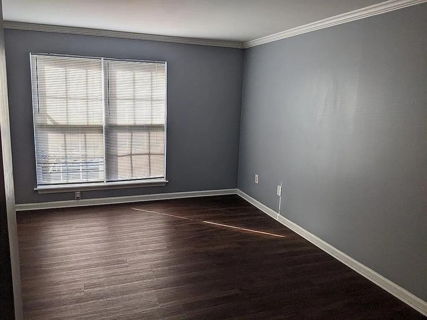 Updated 1BR/1BA Townhome in West AshleyDon't miss this move-in - photo 3