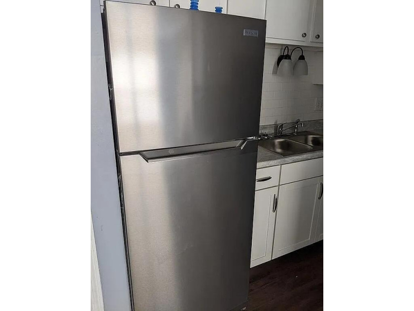 Updated 1BR/1BA Townhome in West AshleyDon't miss this move-in - photo 5