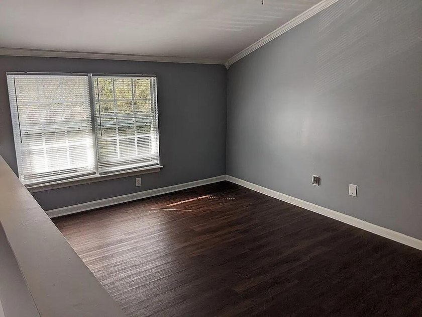 Updated 1BR/1BA Townhome in West AshleyDon't miss this move-in - photo 10