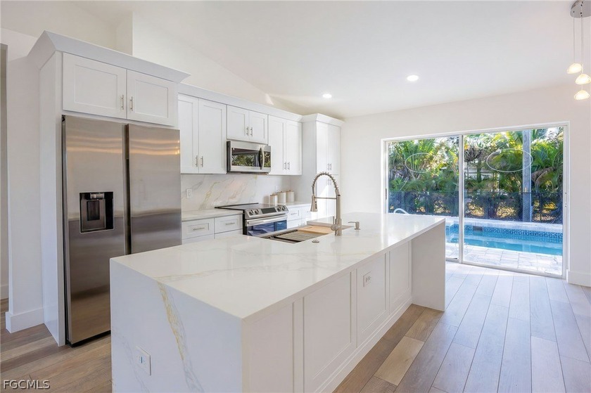Nestled in NW Cape Coral, this beautifully refreshed 3-bedroom - photo 9