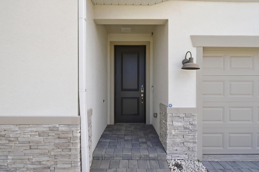 SELLER MOTIVATED!! Experience modern living in this newly built - photo 3