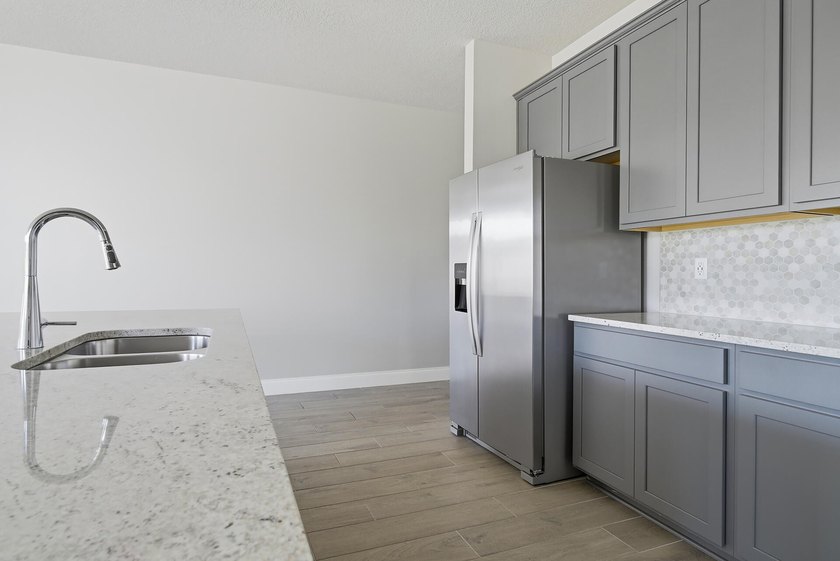SELLER MOTIVATED!! Experience modern living in this newly built - photo 8