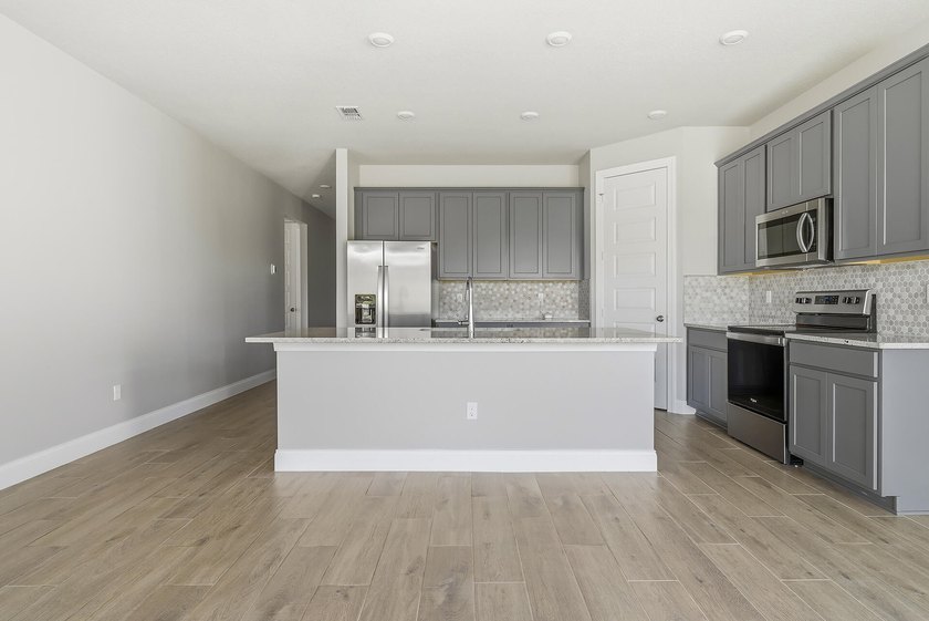 SELLER MOTIVATED!! Experience modern living in this newly built - photo 10