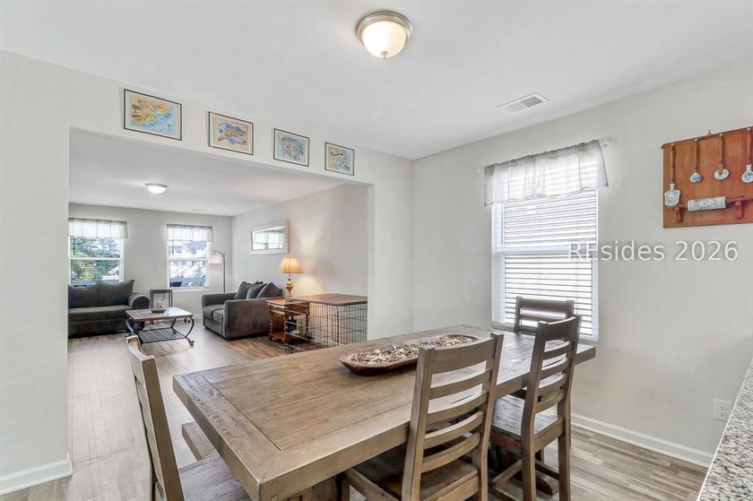Beautifully maintained and move-in ready home! This 3-bedroom, 2 - photo 6