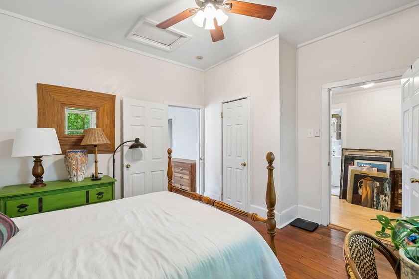 Charming 2 bedroom, 1 bath cottage on a quiet one way street - photo 25