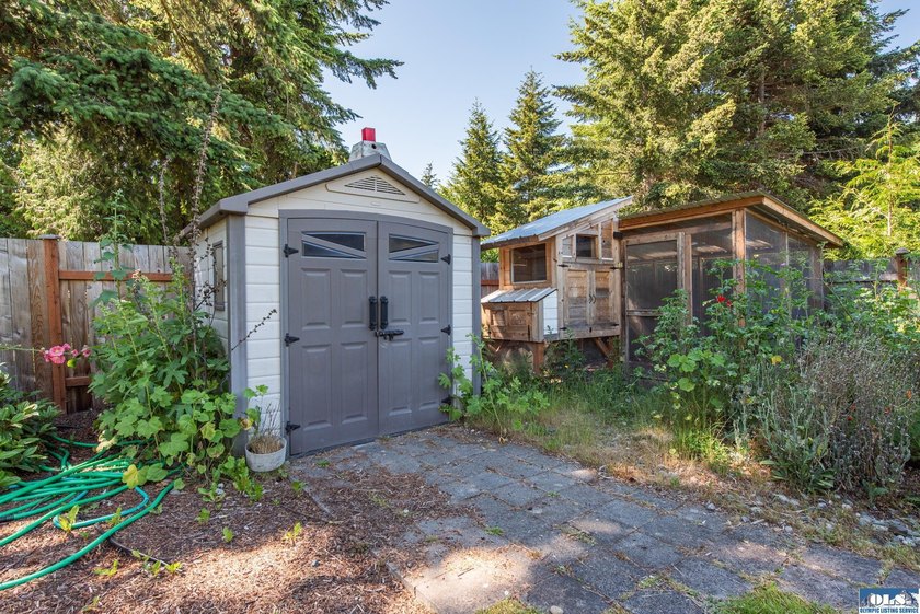 Welcome to a home where craftsmanship, comfort, and Sequim - photo 39
