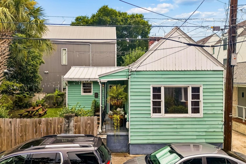 Charming 2 bedroom, 1 bath cottage on a quiet one way street - photo 42