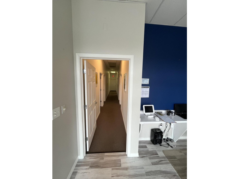 (Fountain Plaza) Professional Office space located in the heart - photo 5