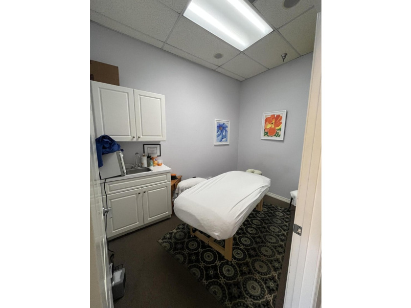 (Fountain Plaza) Professional Office space located in the heart - photo 7