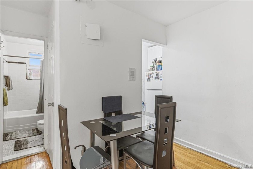 Welcome to this beautifully kept and sun-filled studio apartment - photo 8