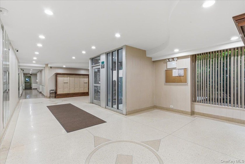 Welcome to this beautifully kept and sun-filled studio apartment - photo 10