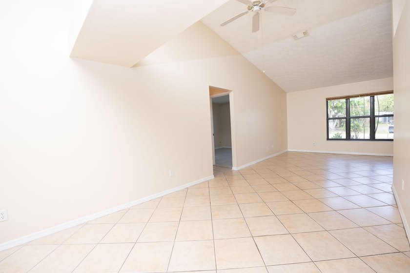 Move-in ready 3-bedroom, 2-bathroom home offering comfort - photo 5
