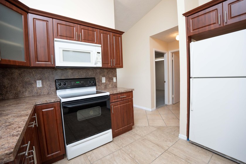 Move-in ready 3-bedroom, 2-bathroom home offering comfort - photo 9