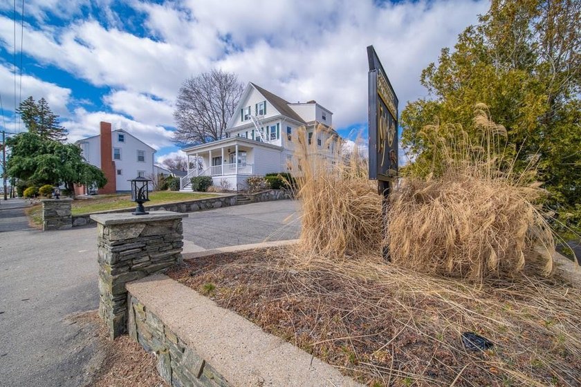 Exceptional mixed-use opportunity at 2919 Pawtucket Ave! Ideal - photo 2