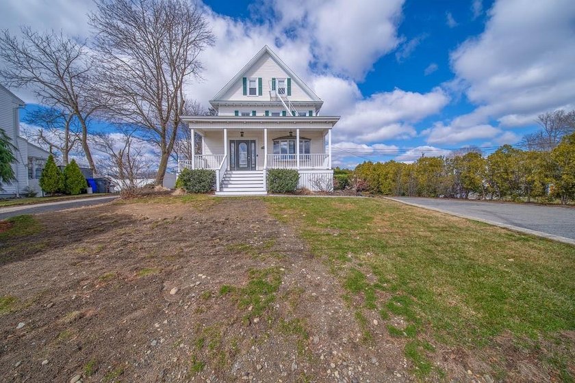 Exceptional mixed-use opportunity at 2919 Pawtucket Ave! Ideal - photo 3