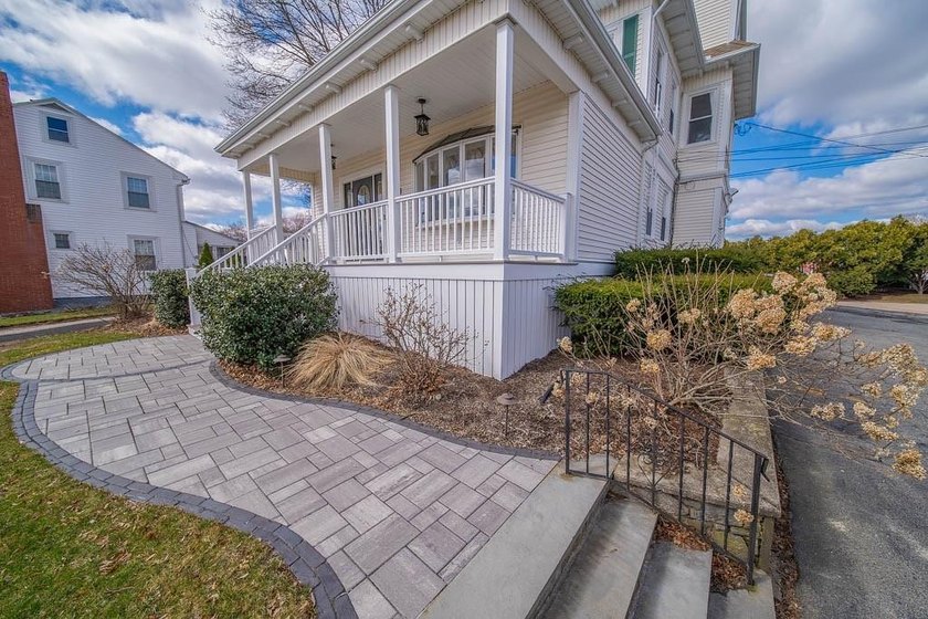Exceptional mixed-use opportunity at 2919 Pawtucket Ave! Ideal - photo 5