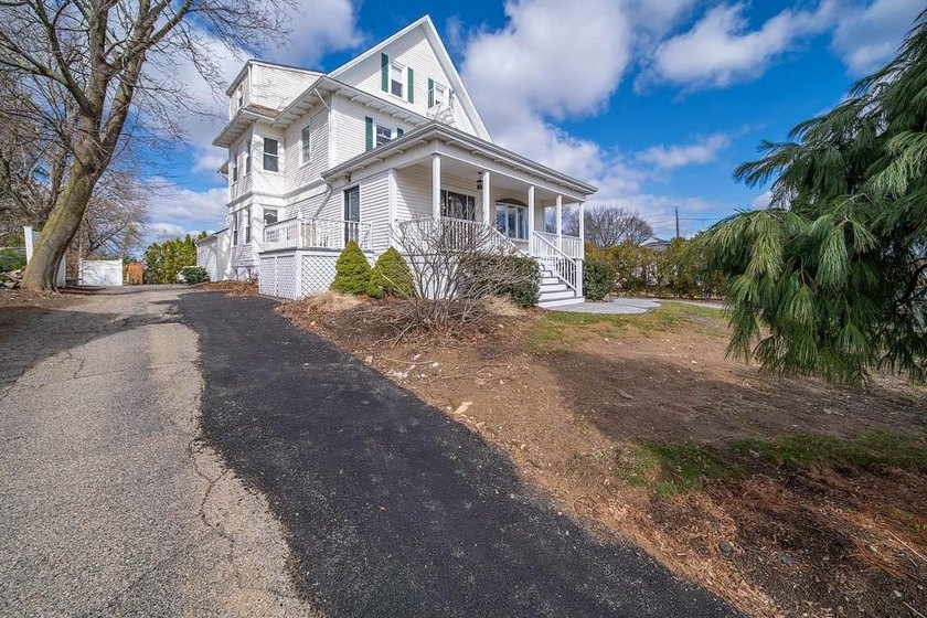 Exceptional mixed-use opportunity at 2919 Pawtucket Ave! Ideal - photo 6