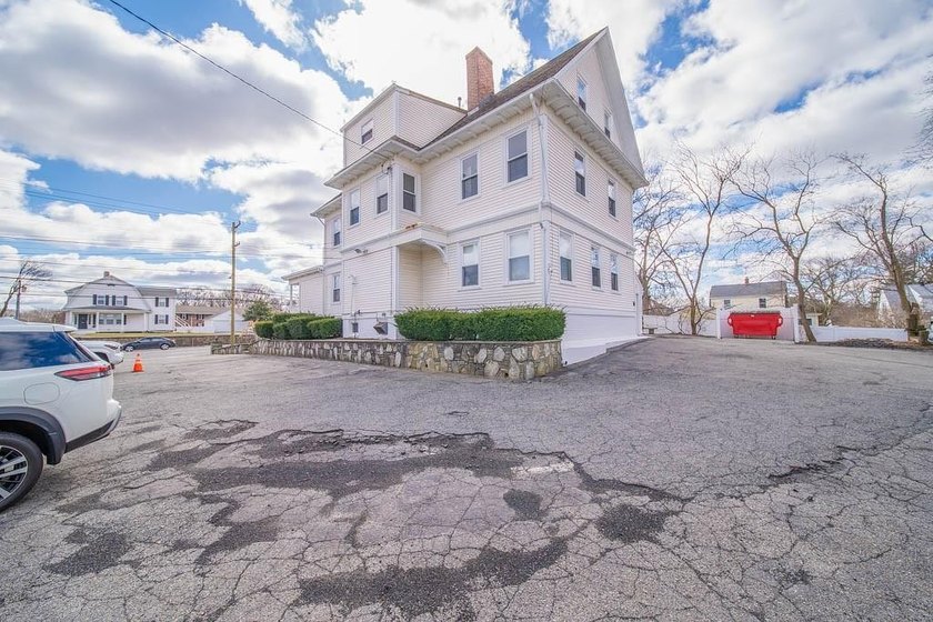 Exceptional mixed-use opportunity at 2919 Pawtucket Ave! Ideal - photo 8