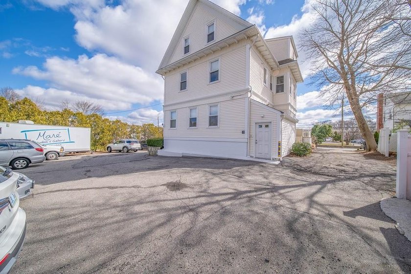 Exceptional mixed-use opportunity at 2919 Pawtucket Ave! Ideal - photo 10