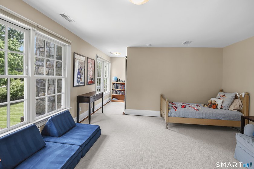 Meticulously maintained and move-in ready, 2 Half Mile Common - photo 21