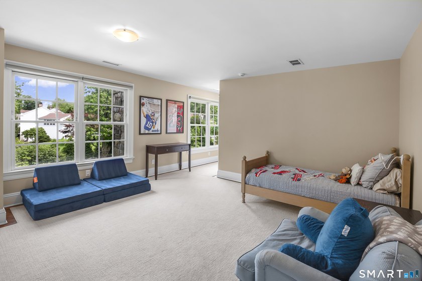 Meticulously maintained and move-in ready, 2 Half Mile Common - photo 22