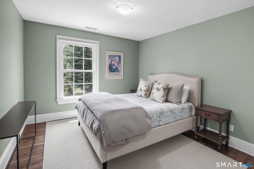 Meticulously maintained and move-in ready, 2 Half Mile Common - photo 23