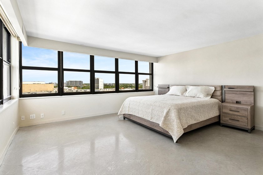 Experience South Florida waterfront living in this beautiful - photo 14