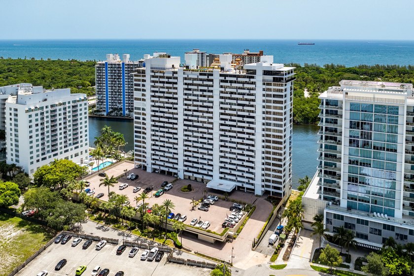 Experience South Florida waterfront living in this beautiful - photo 25