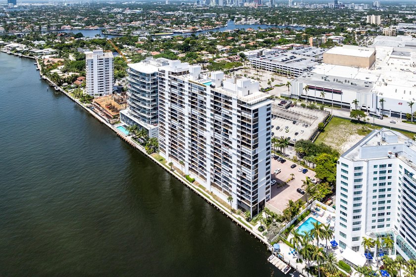 Experience South Florida waterfront living in this beautiful - photo 28