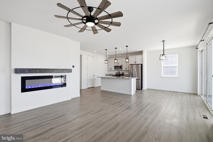 Built in 2022 and meticulously maintained, this Richmond - photo 7