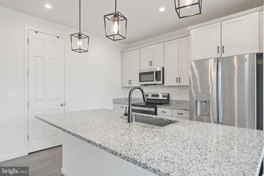 Built in 2022 and meticulously maintained, this Richmond - photo 8