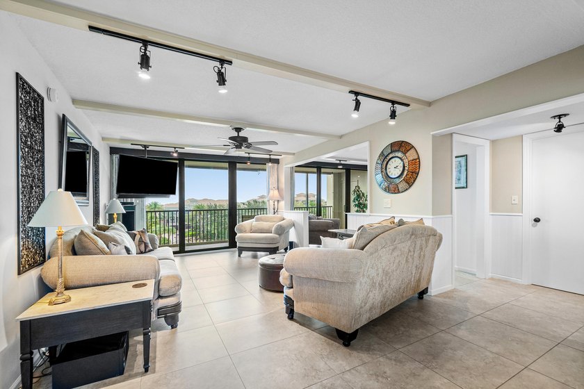 This turn key spacious 3 bedroom 3 bath top floor end unit is - photo 11