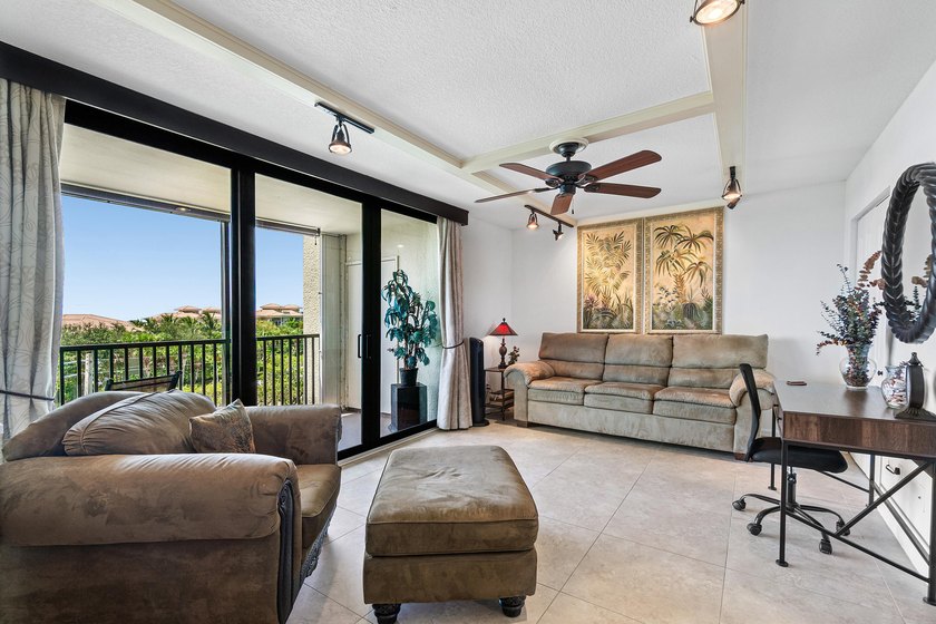 This turn key spacious 3 bedroom 3 bath top floor end unit is - photo 15