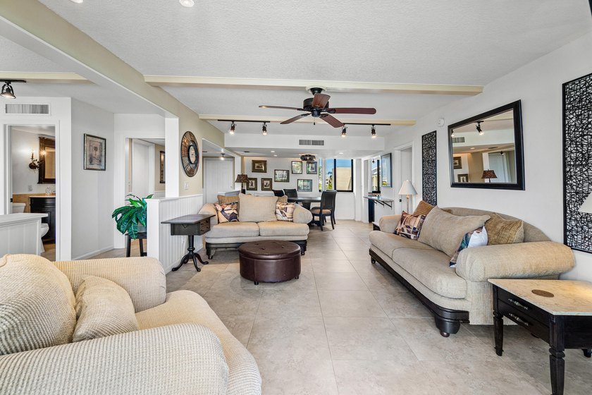 This turn key spacious 3 bedroom 3 bath top floor end unit is - photo 19
