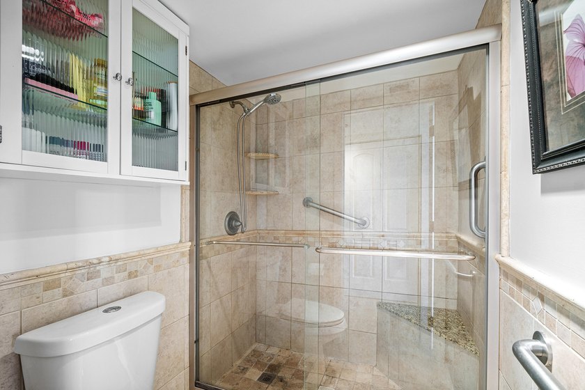 This turn key spacious 3 bedroom 3 bath top floor end unit is - photo 23