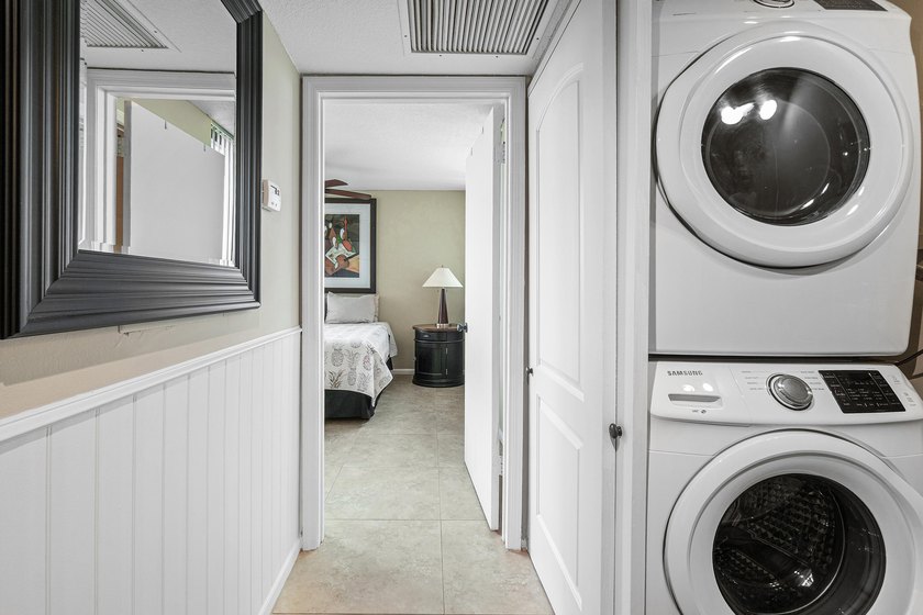 This turn key spacious 3 bedroom 3 bath top floor end unit is - photo 25