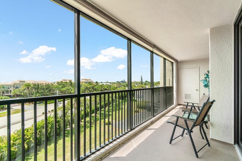 This turn key spacious 3 bedroom 3 bath top floor end unit is - photo 29