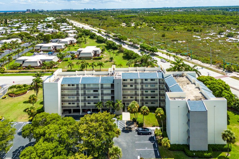 This turn key spacious 3 bedroom 3 bath top floor end unit is - photo 32